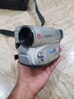 Samsung VP-L900 Hi-8 Camcorder with bag for sale