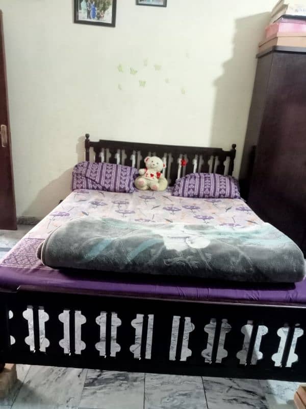 double bed in wooden material in very good condition 2