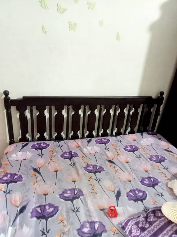 double bed in wooden material in very good condition 4