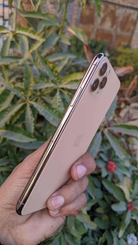 Iphone 11 pro max non PTA 256gb 1 scrh waterproof 10 bye 10 5