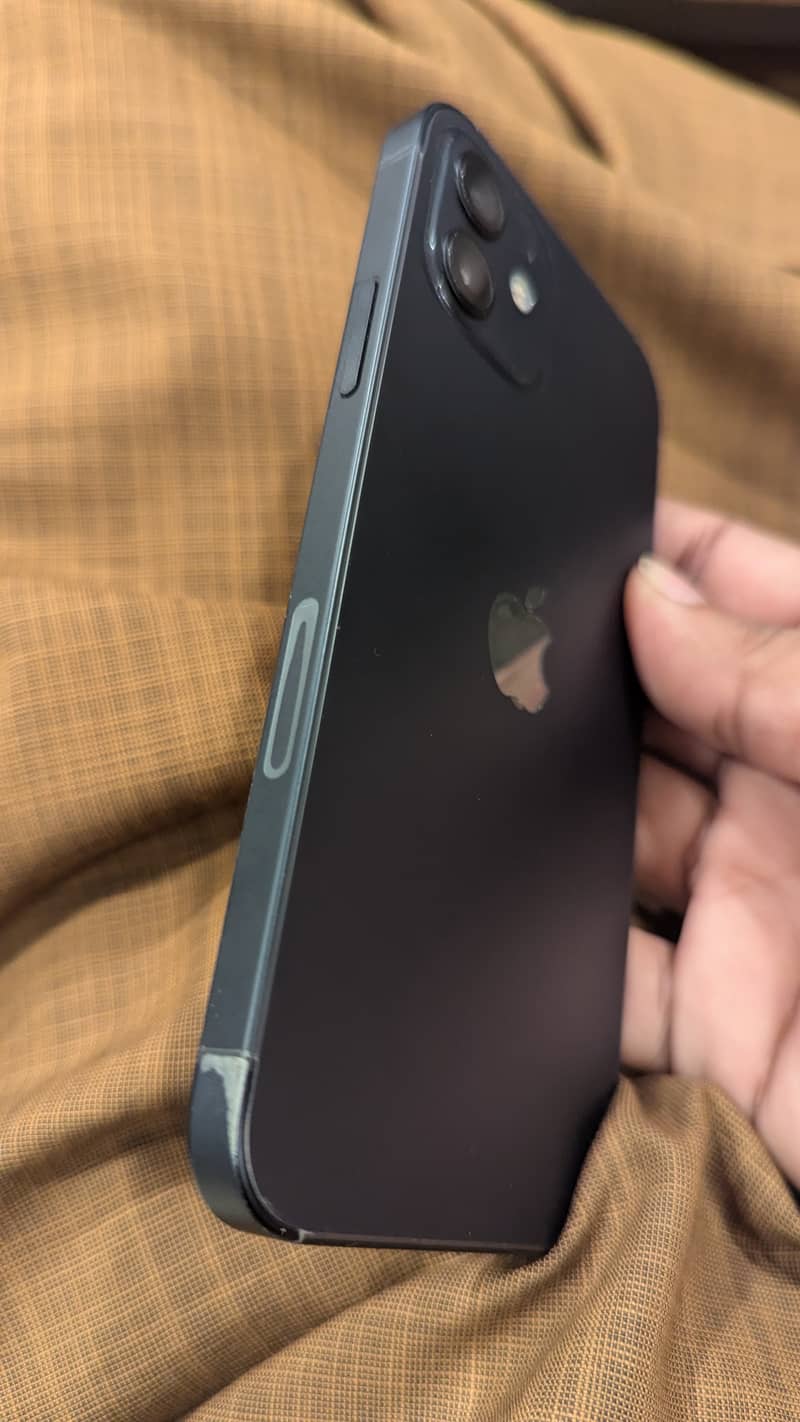 iphone 12, detail in description 4