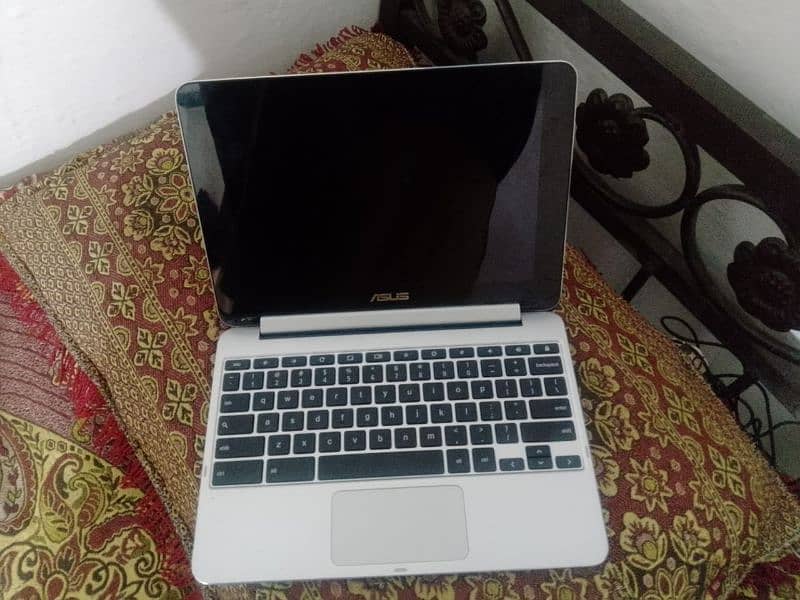 Asus Chromebook 2in1 laptop and tablet 1