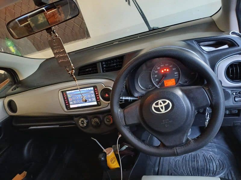 Toyota Vitz 2013 8