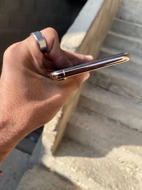 Appple IPhone XS Max officially approved 3