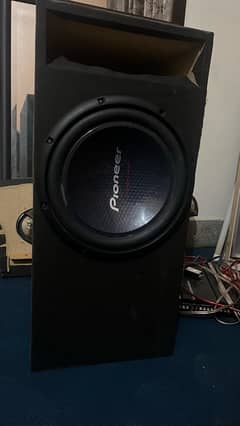 Like new pioneer speaker with 7500 watt amp