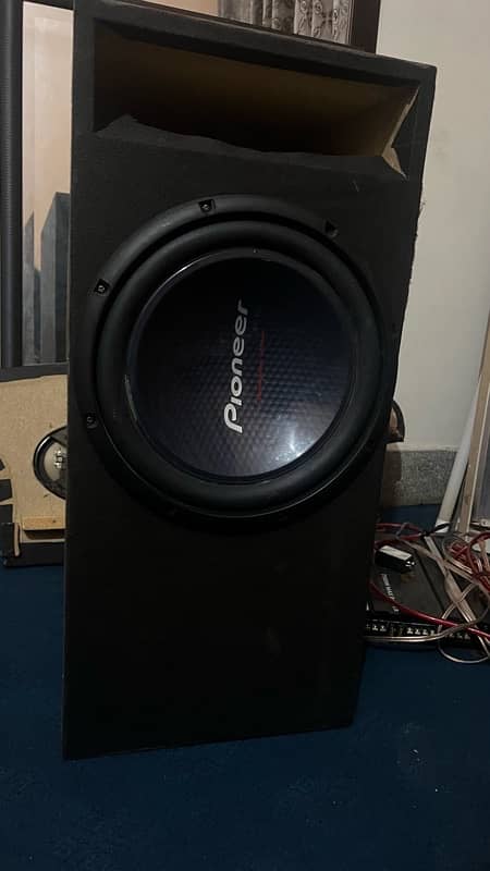 Like new pioneer speaker with 7500 watt amp 0