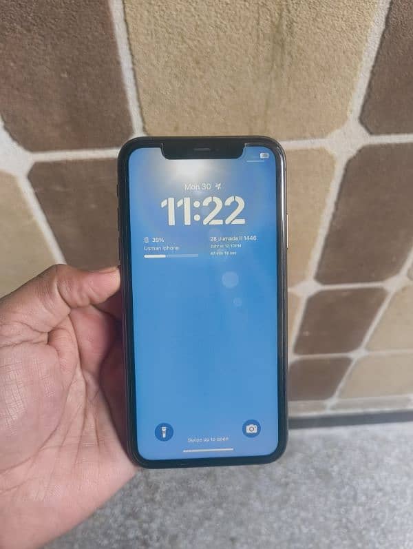 iPhone 11 (64 gb ). 0