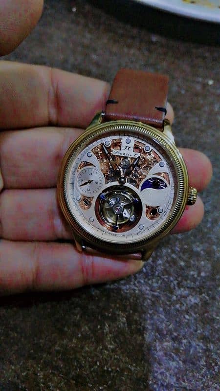 BRANDED WATCH FOR URJENT SALE 0