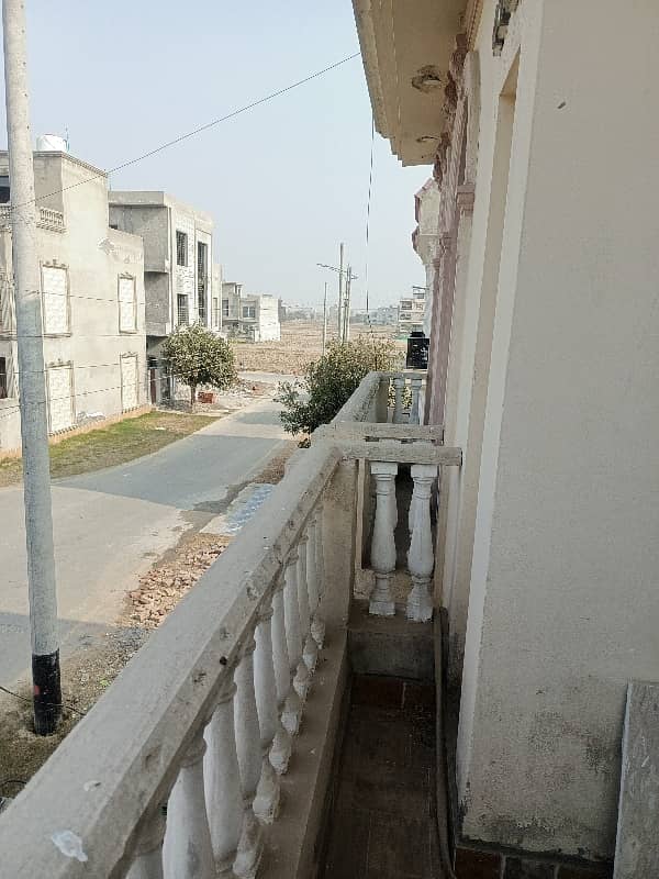 E Block 5 Marla Use House Available For Sale Facing Park Owner Bulid Prime Location Reasonable Price. . . 28