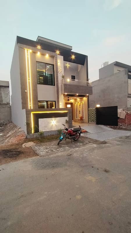 Central Park A1 Block 5 Marla Modern Luxury Design House Available For Sale Prime Location Near Tooo Park And Masjid. . 0