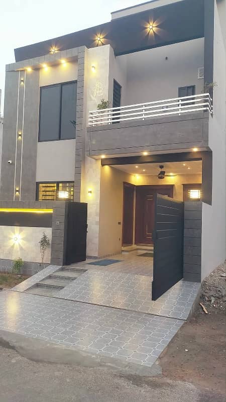 Central Park A1 Block 5 Marla Modern Luxury Design House Available For Sale Prime Location Near Tooo Park And Masjid. . 2