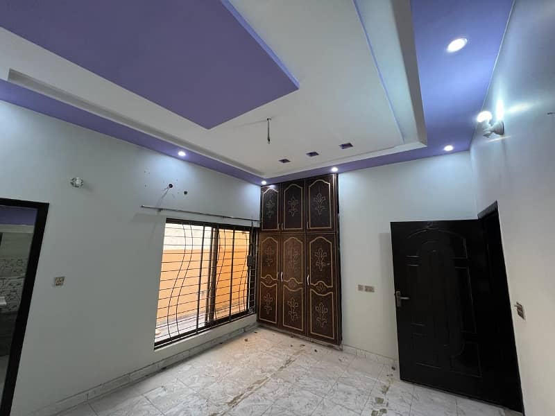 Central Park A Block 10 Marla Slightly Use House For Sale Prime Location Near Tooo Park And Masjid Gas Meter Install. . 9