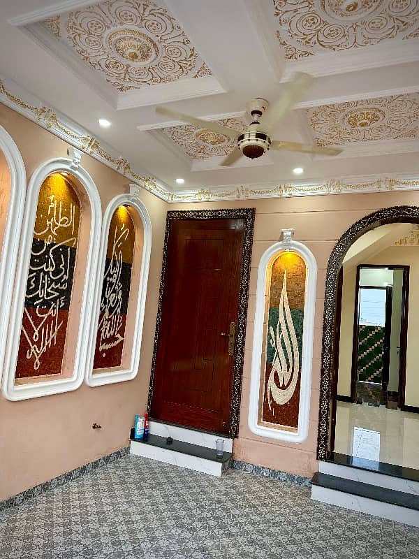 Central park A1 block 5 Marla Spanish house facing park available for sale prime location near tooo park and Masjid. . 6