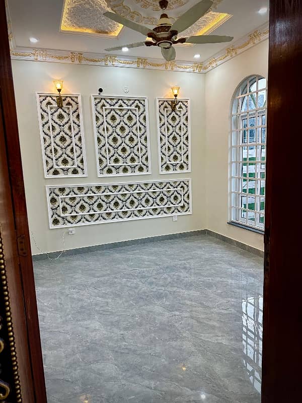 Central park A1 block 5 Marla Spanish house facing park available for sale prime location near tooo park and Masjid. . 9