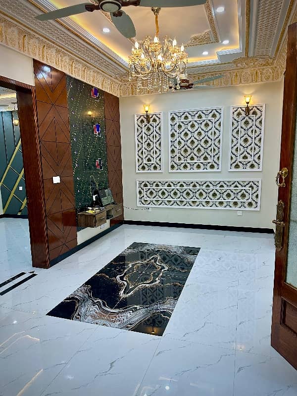 Central park A1 block 5 Marla Spanish house facing park available for sale prime location near tooo park and Masjid. . 10