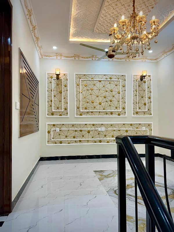 Central park A1 block 5 Marla Spanish house facing park available for sale prime location near tooo park and Masjid. . 29