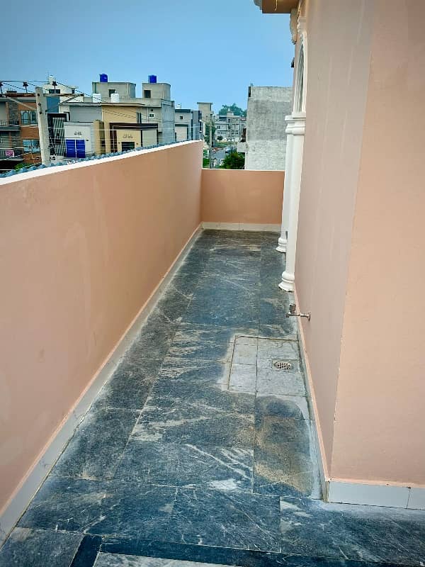 Central park A1 block 5 Marla Spanish house facing park available for sale prime location near tooo park and Masjid. . 39