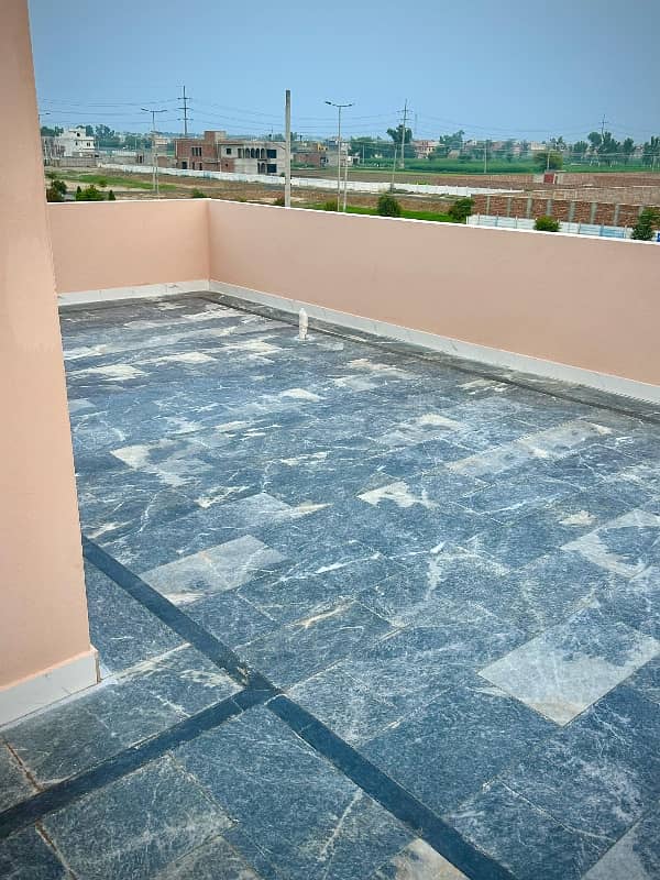 Central park A1 block 5 Marla Spanish house facing park available for sale prime location near tooo park and Masjid. . 40