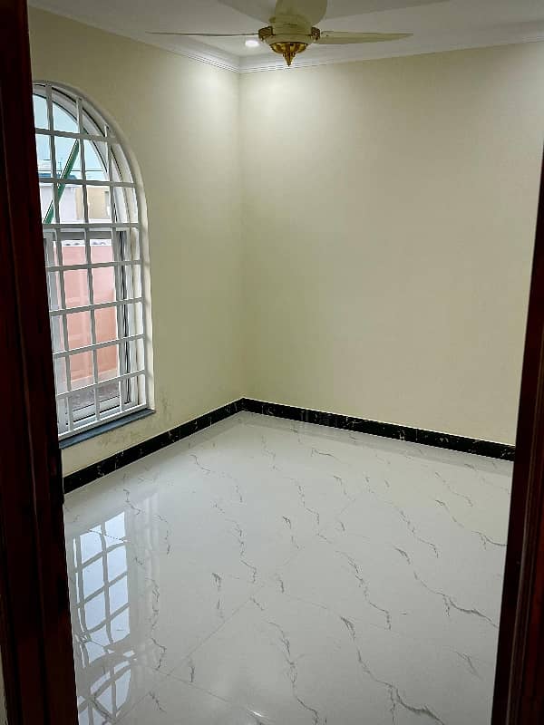 Central park A1 block 5 Marla Spanish house facing park available for sale prime location near tooo park and Masjid. . 41