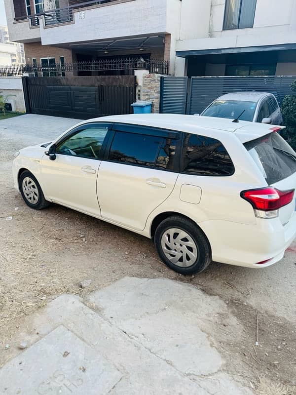 Toyota Corolla Fielder (X) Hybrid 10