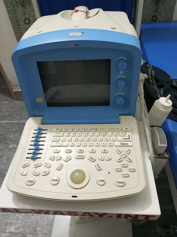 ultrasound machine with Sony printer & all accessories 10/10 like new 0