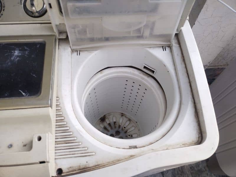 Kenwood, model: cyclone  washing and dry machine 2