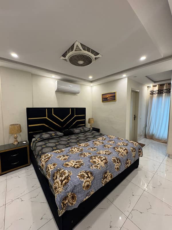 One bedroom daily basis laxusry short stay apartment available for rent in bahria town 0