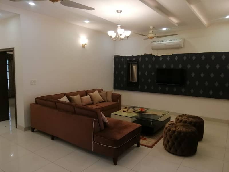 A BEAUTIFUL 8 MARLA HOUSE FOR RENT IN UMAR BLOCK SECTOR B BAHRIA TOWN LAHORE 1