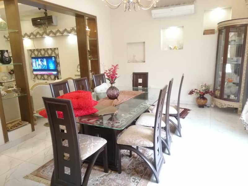 A BEAUTIFUL 8 MARLA HOUSE FOR RENT IN UMAR BLOCK SECTOR B BAHRIA TOWN LAHORE 8