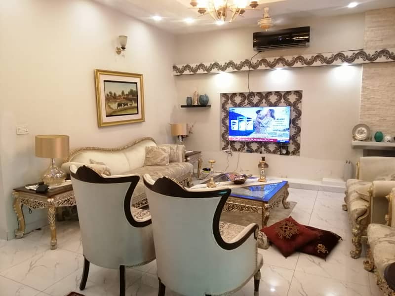 A BEAUTIFUL 8 MARLA HOUSE FOR RENT IN UMAR BLOCK SECTOR B BAHRIA TOWN LAHORE 14