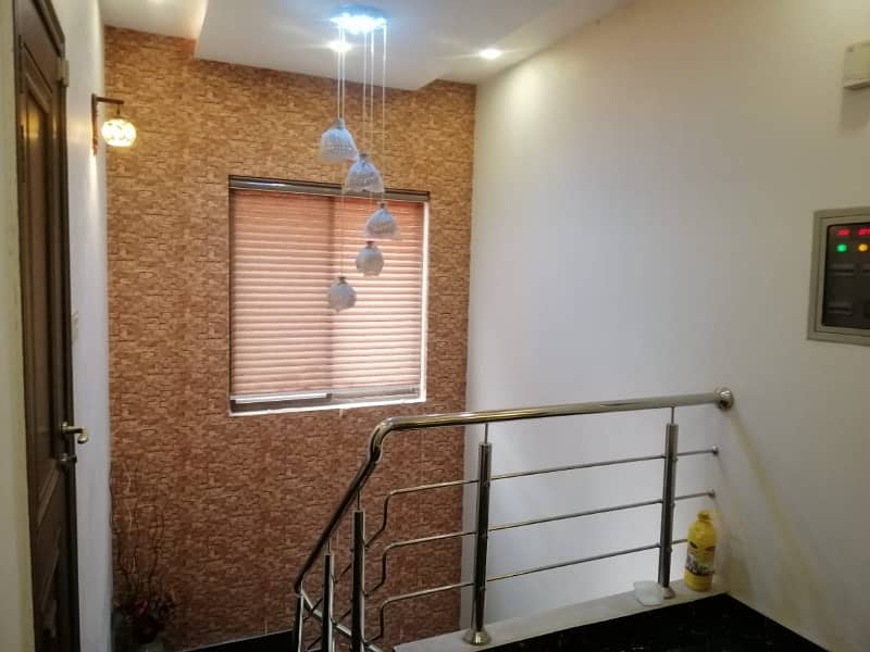 A BEAUTIFUL 8 MARLA HOUSE FOR RENT IN UMAR BLOCK SECTOR B BAHRIA TOWN LAHORE 19