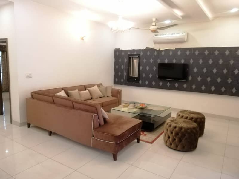 A BEAUTIFUL 8 MARLA HOUSE FOR RENT IN UMAR BLOCK SECTOR B BAHRIA TOWN LAHORE 32