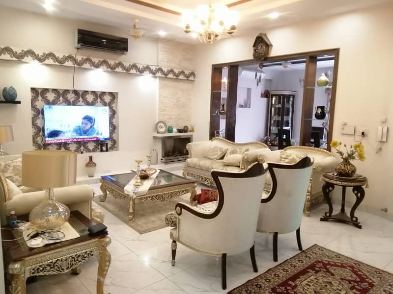 A BEAUTIFUL 8 MARLA HOUSE FOR RENT IN UMAR BLOCK SECTOR B BAHRIA TOWN LAHORE 33