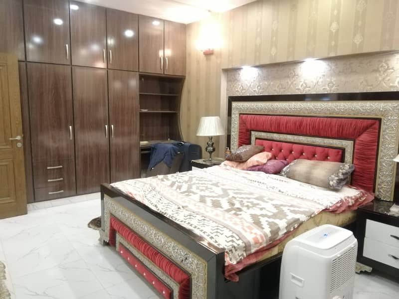 A BEAUTIFUL 8 MARLA HOUSE FOR RENT IN UMAR BLOCK SECTOR B BAHRIA TOWN LAHORE 34