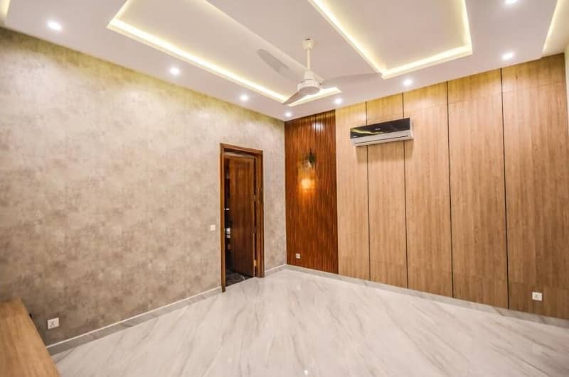 Near Y Block McDonald 1 Kanal Brand New Modern House For Rent 25