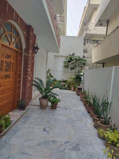 Beautiful kanal ground portion available for rent in g-10 Islamabad at main road, 4 bedrooms with bathrooms, drawing, dining, TVL, car porch, All meters separate and water separate, and gate separate, servant quarter with bathroom, near to markaz.