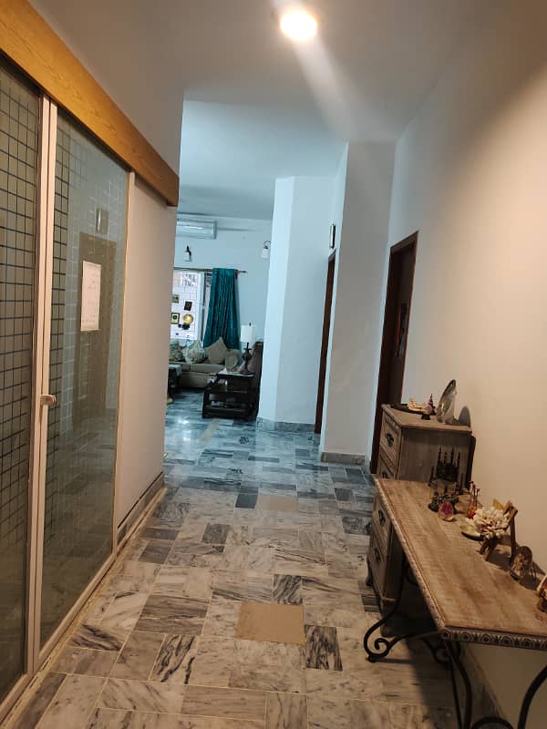 Beautiful kanal ground portion available for rent in g-10 Islamabad at main road, 4 bedrooms with bathrooms, drawing, dining, TVL, car porch, All meters separate and water separate, and gate separate, servant quarter with bathroom, near to markaz. 1