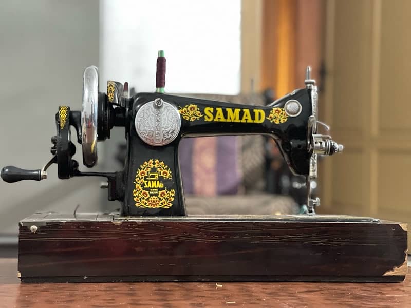 Samad sewing machine with motor 1