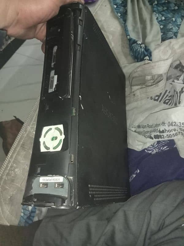 x box 360 250 gb go  no remote control & cables only machinex 0