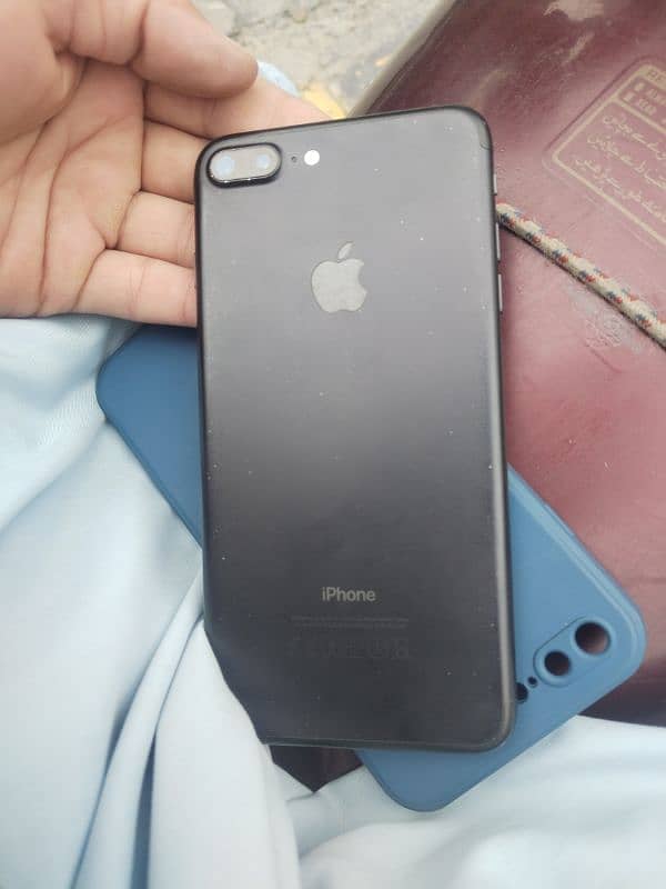 IPhone 7plus 10 by 10 pta aprow 32. gb. 73. battry. 1