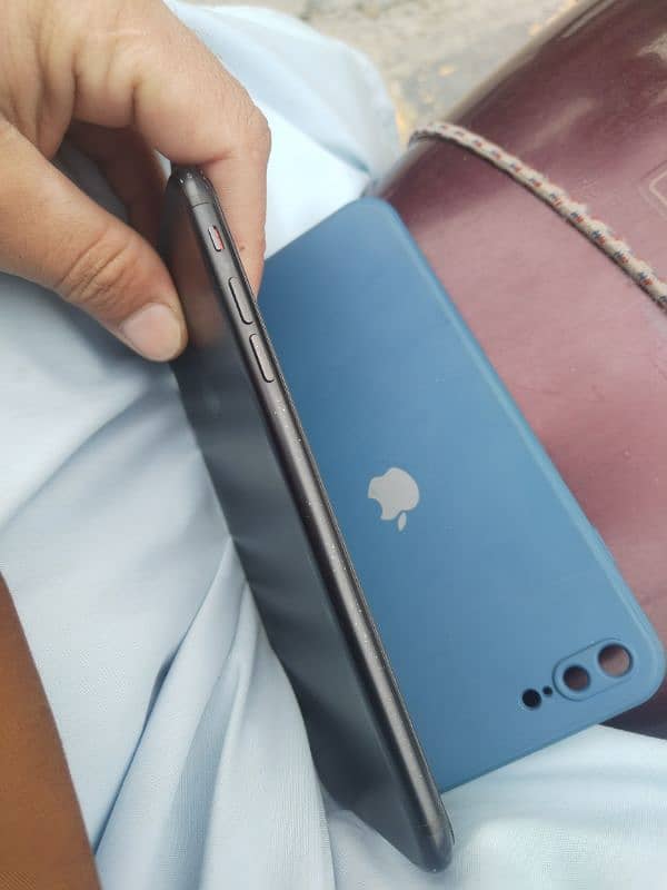 IPhone 7plus 10 by 10 pta aprow 32. gb. 73. battry. 2