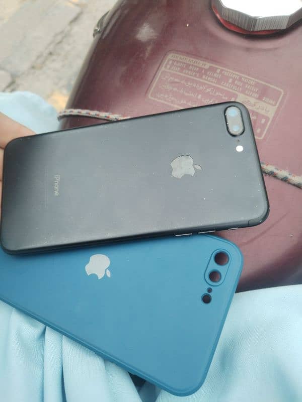 IPhone 7plus 10 by 10 pta aprow 32. gb. 73. battry. 4