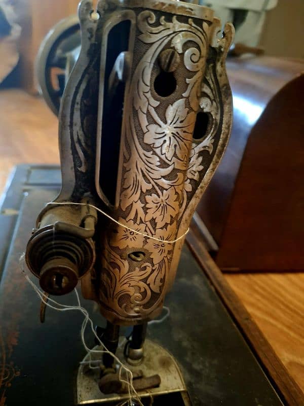 Antique Sewing Machine—A Rare Gem for True Collectors! 3