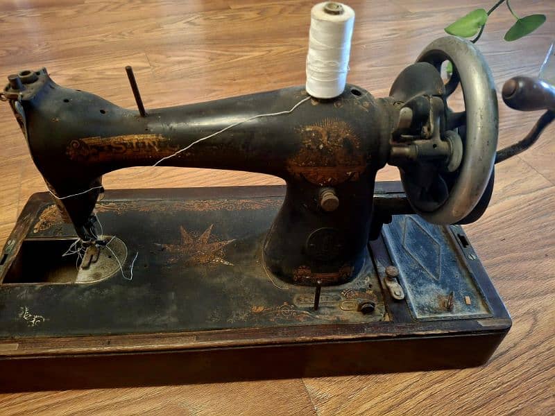 Antique Sewing Machine—A Rare Gem for True Collectors! 5