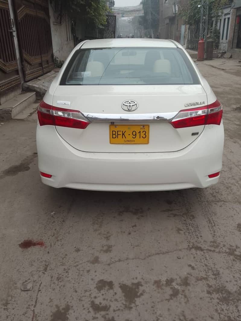 Toyota Corolla XLi model 2015 4