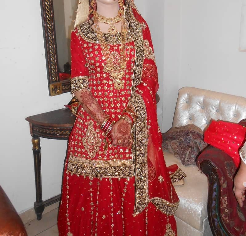 Bridal lehnga selling for urgent 1