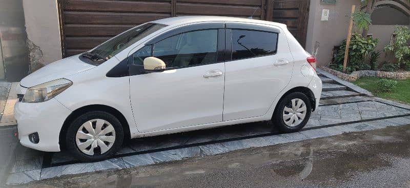 Toyota Vitz 2011/ 2015 4