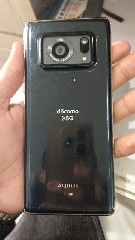 aquos R6 mobile 1