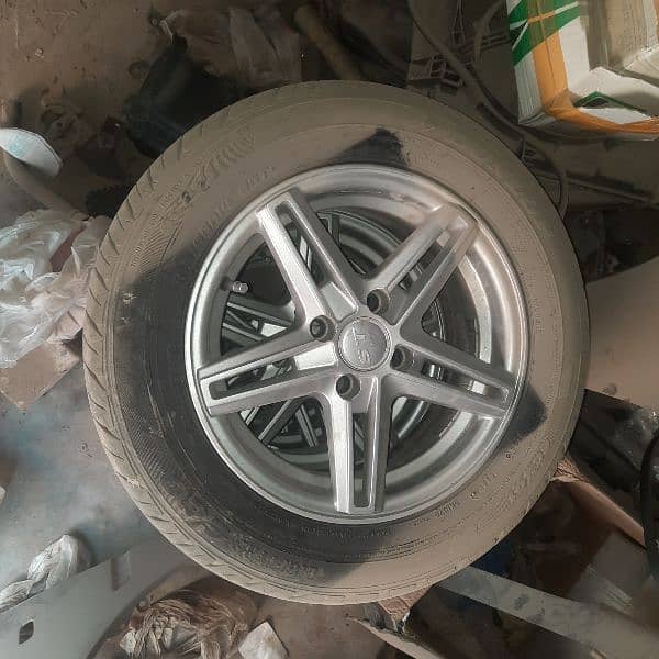 185 65 R14 Dunlop tyres along rims for sale 2