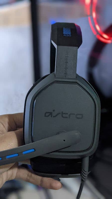 astro A10 gaming headphones 0